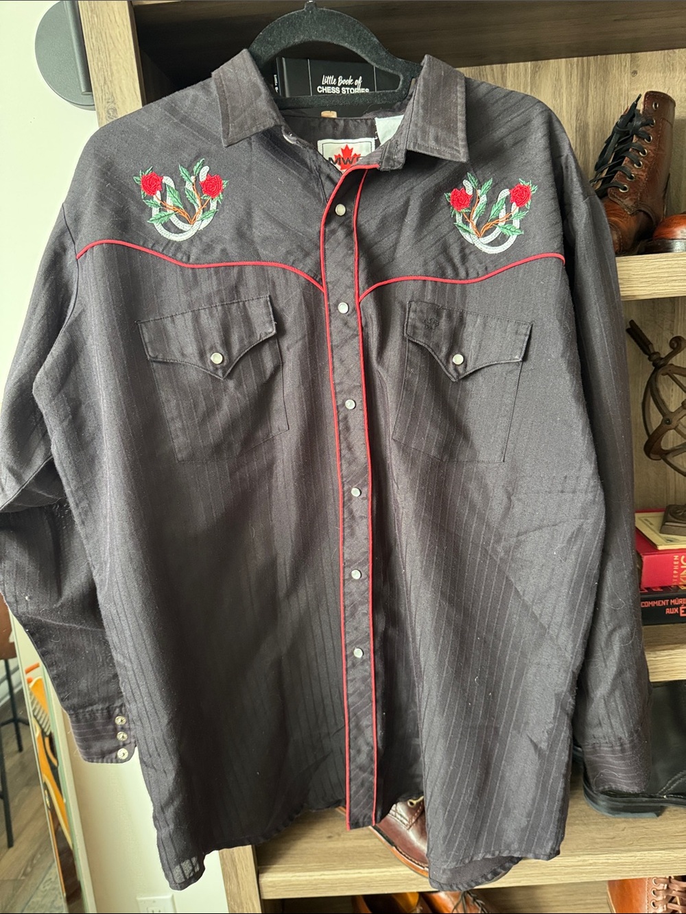 MWG vintage Men's Black Western Embroidered Snap-Front Shirt with Red Piping